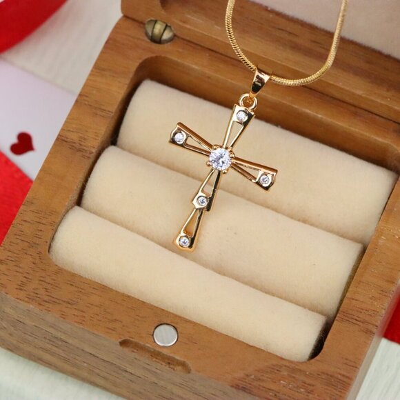 "Elegant Rose Gold Cross Pendant with Sparkling Center Stone, XPPT1833 - Picture 3 of 12